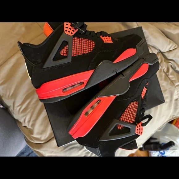 Air Jordan 4 Retro Black and Gray - Picture 4 of 9